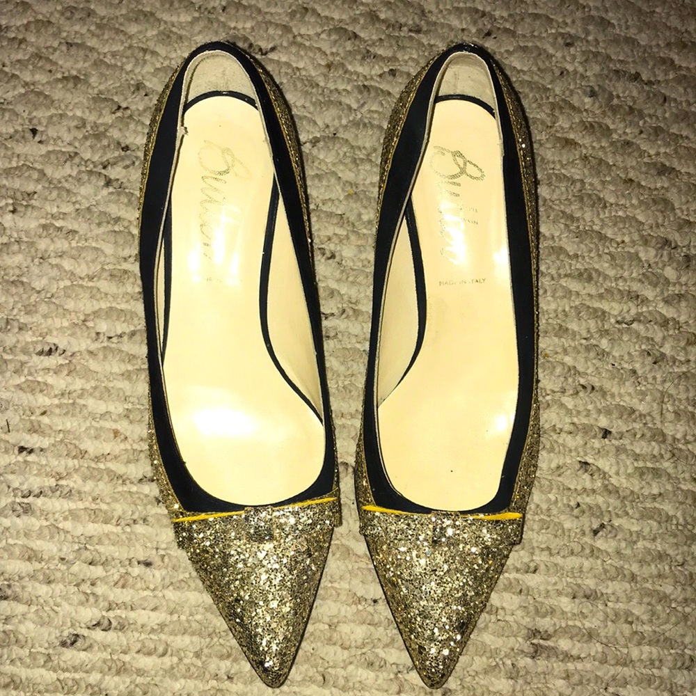 Vero Cuoio 8.5 Pointed 2inch Heels. Gold Glitter